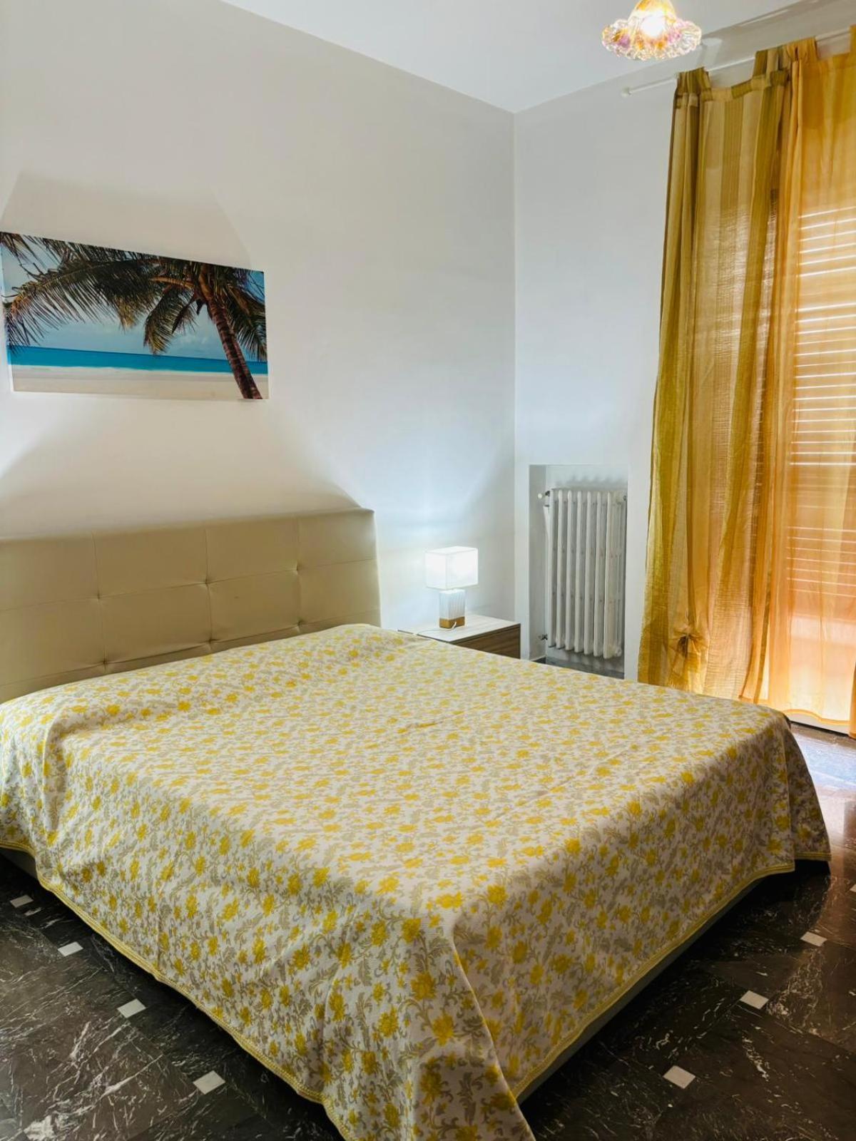Matthias Central Rooms And Accomodation Bari Bagian luar foto