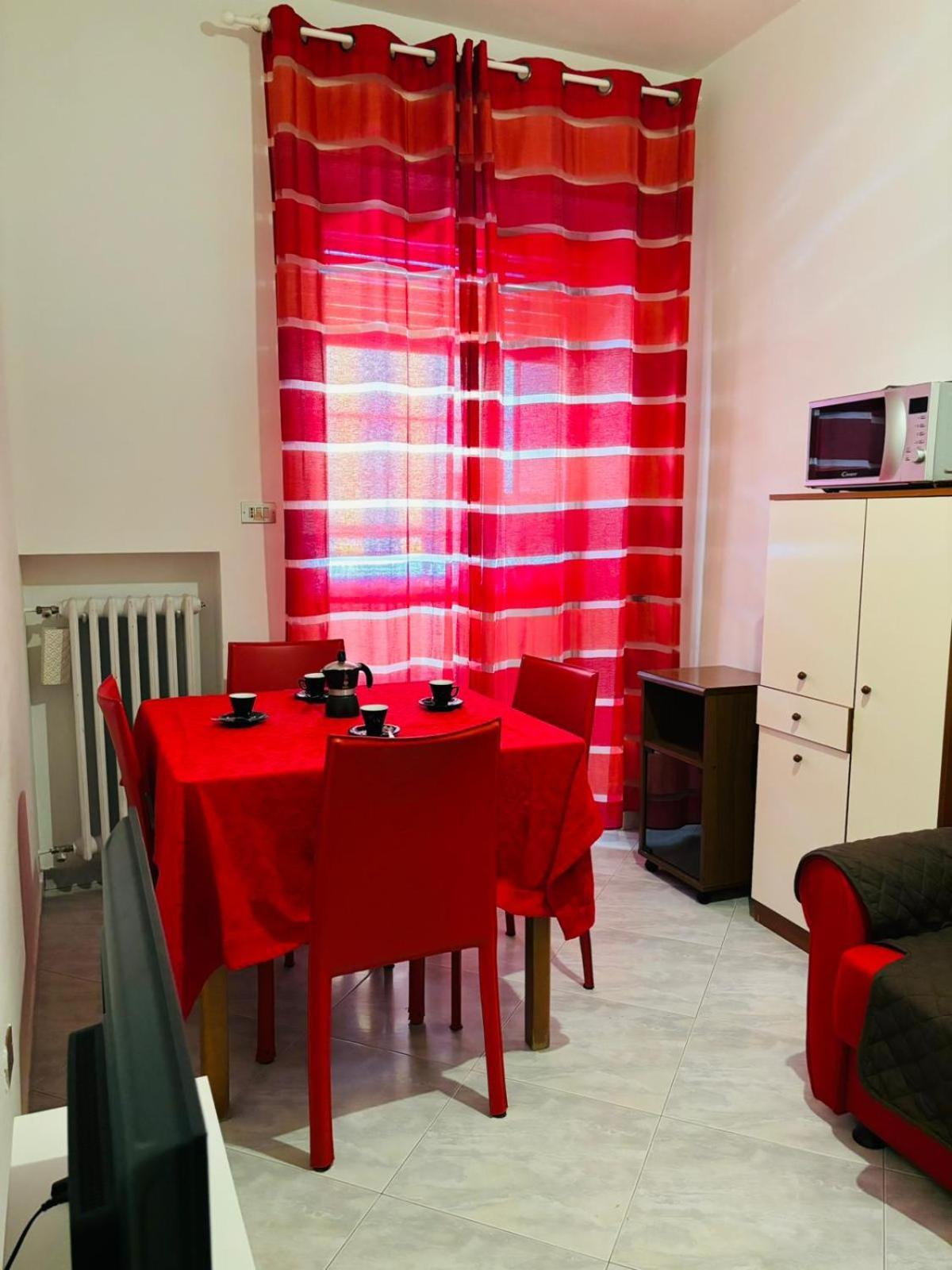 Matthias Central Rooms And Accomodation Bari Bagian luar foto