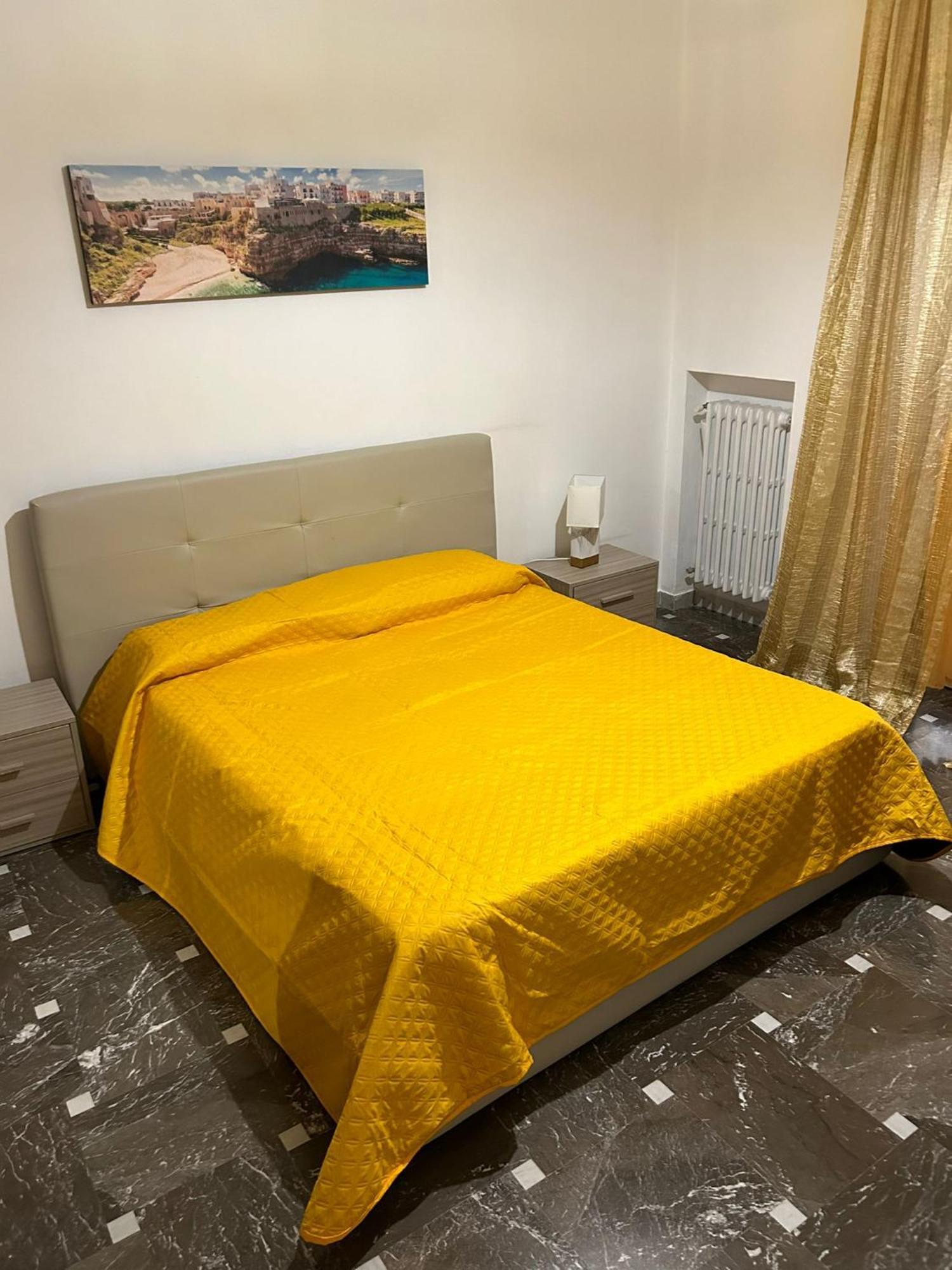 Matthias Central Rooms And Accomodation Bari Bagian luar foto