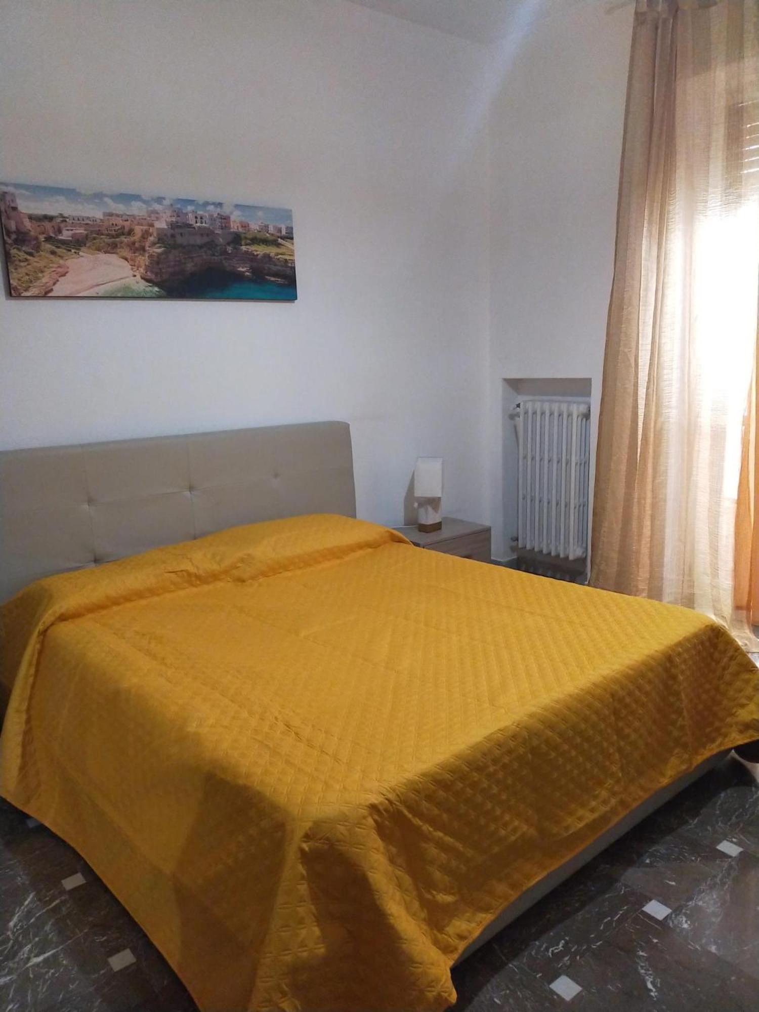 Matthias Central Rooms And Accomodation Bari Bagian luar foto