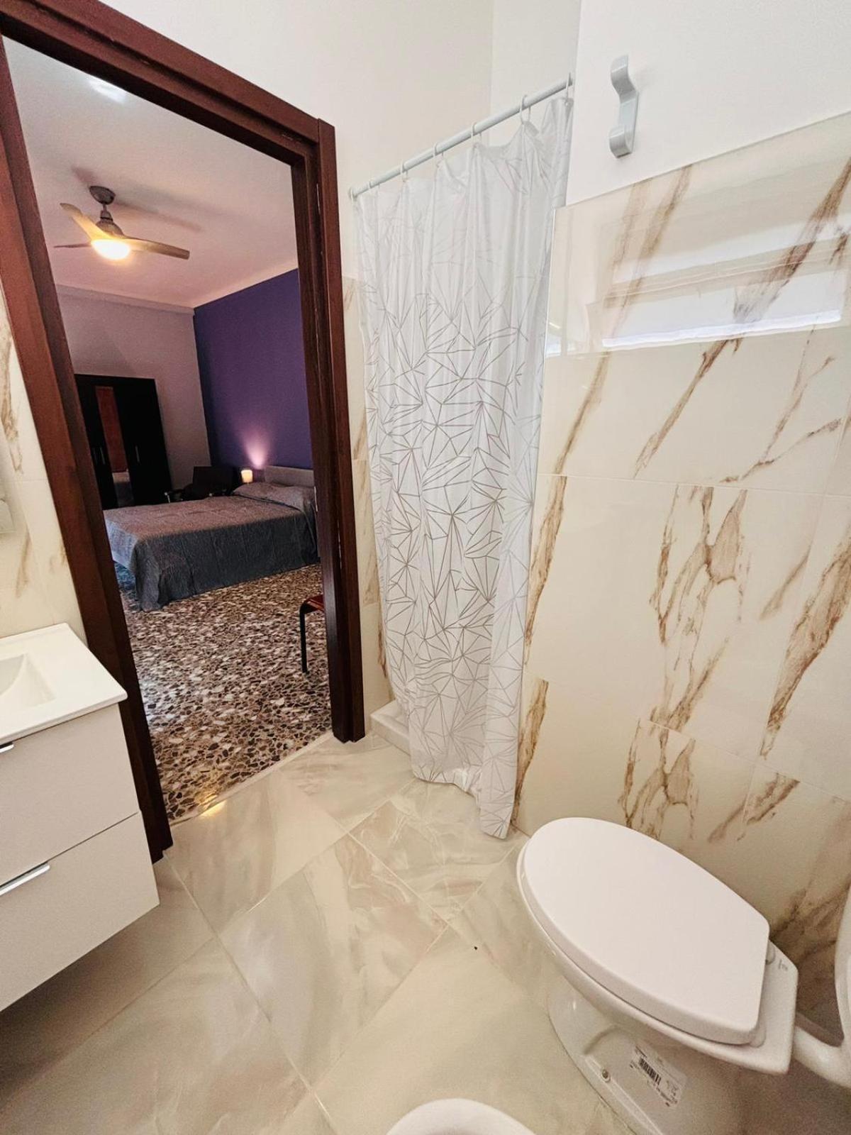 Matthias Central Rooms And Accomodation Bari Bagian luar foto