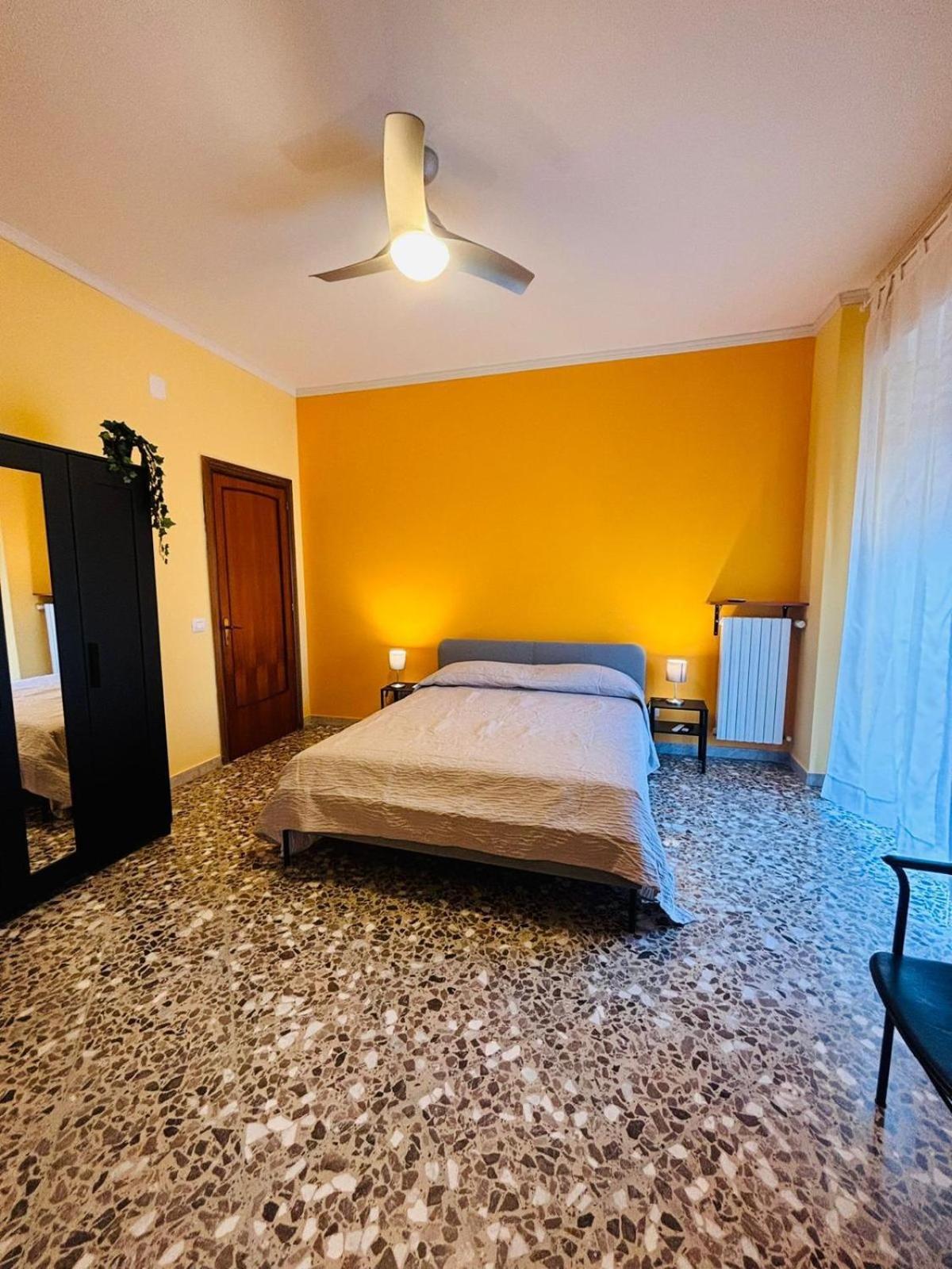 Matthias Central Rooms And Accomodation Bari Bagian luar foto
