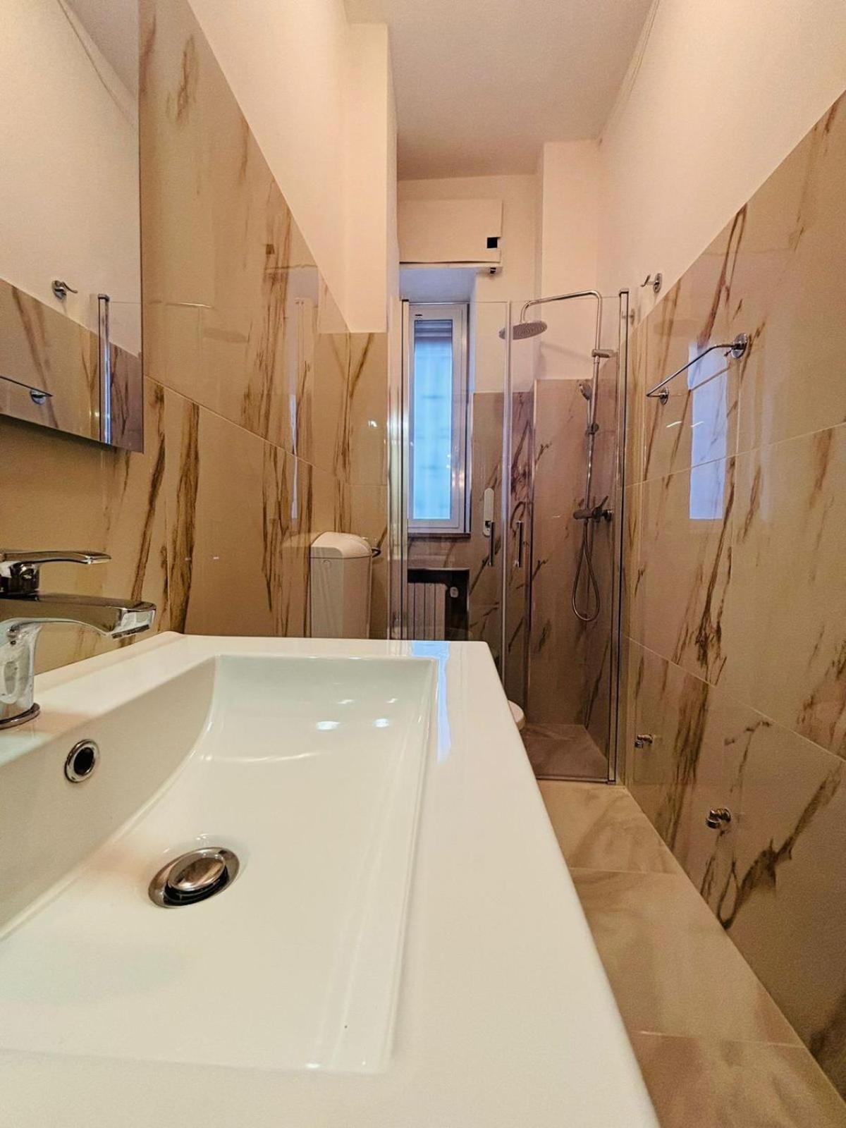 Matthias Central Rooms And Accomodation Bari Bagian luar foto