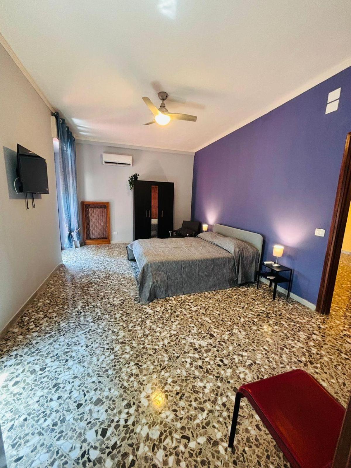 Matthias Central Rooms And Accomodation Bari Bagian luar foto