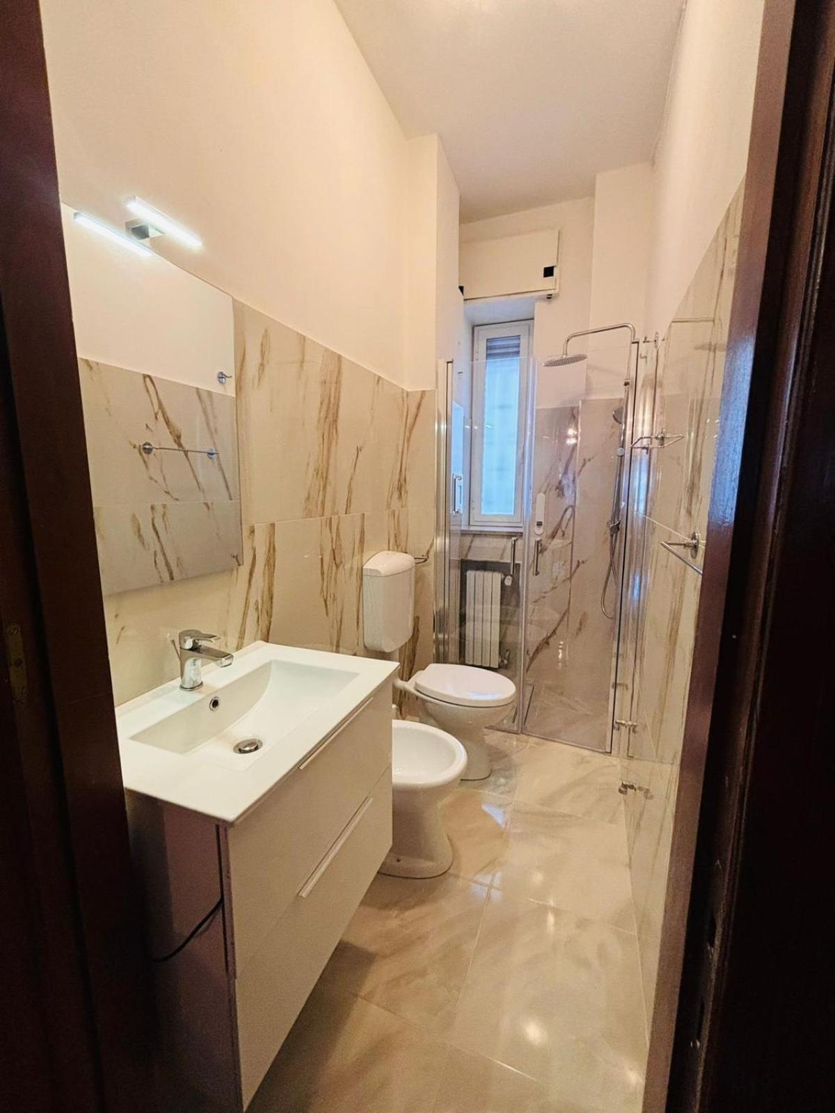 Matthias Central Rooms And Accomodation Bari Bagian luar foto