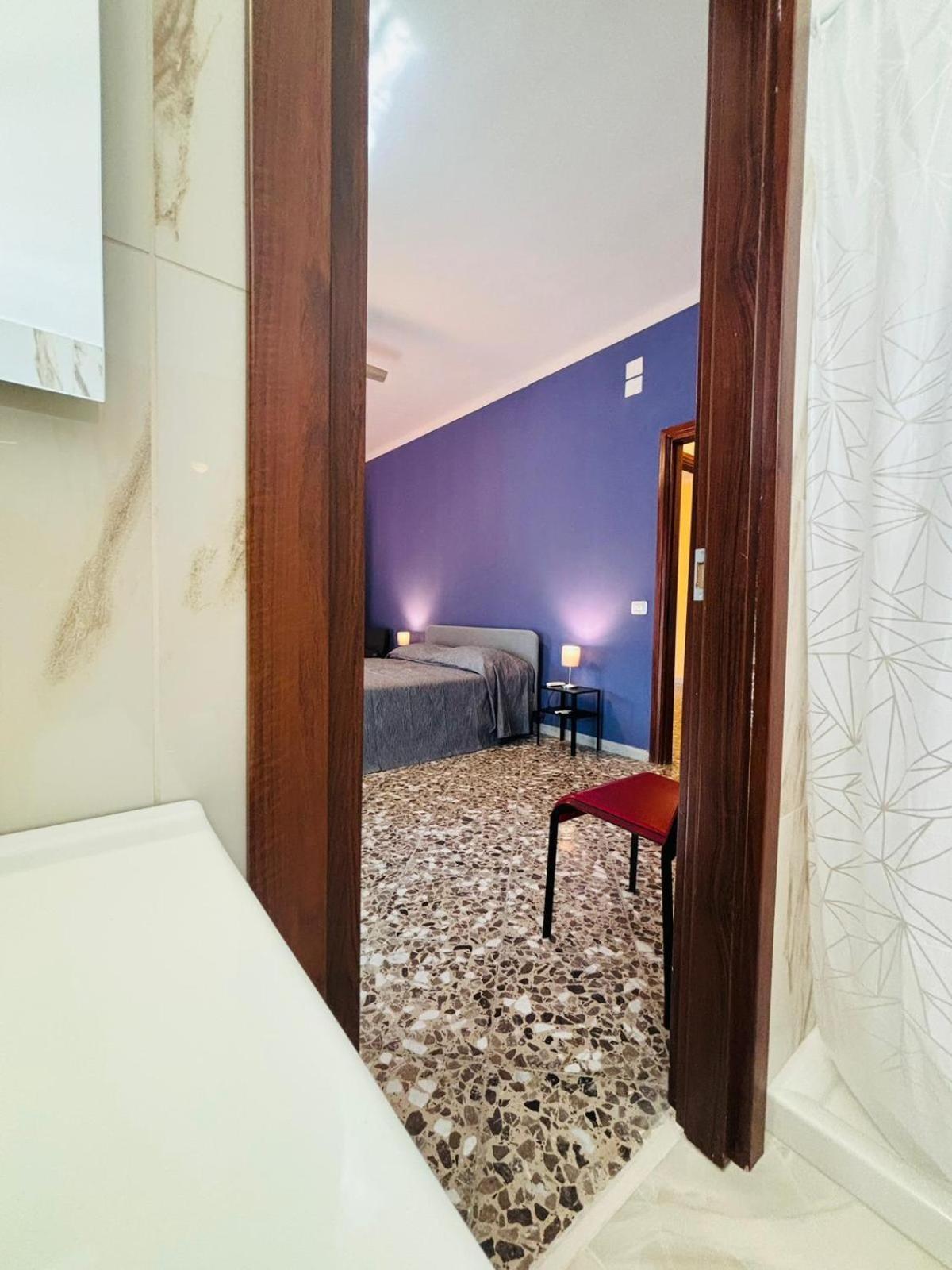 Matthias Central Rooms And Accomodation Bari Bagian luar foto