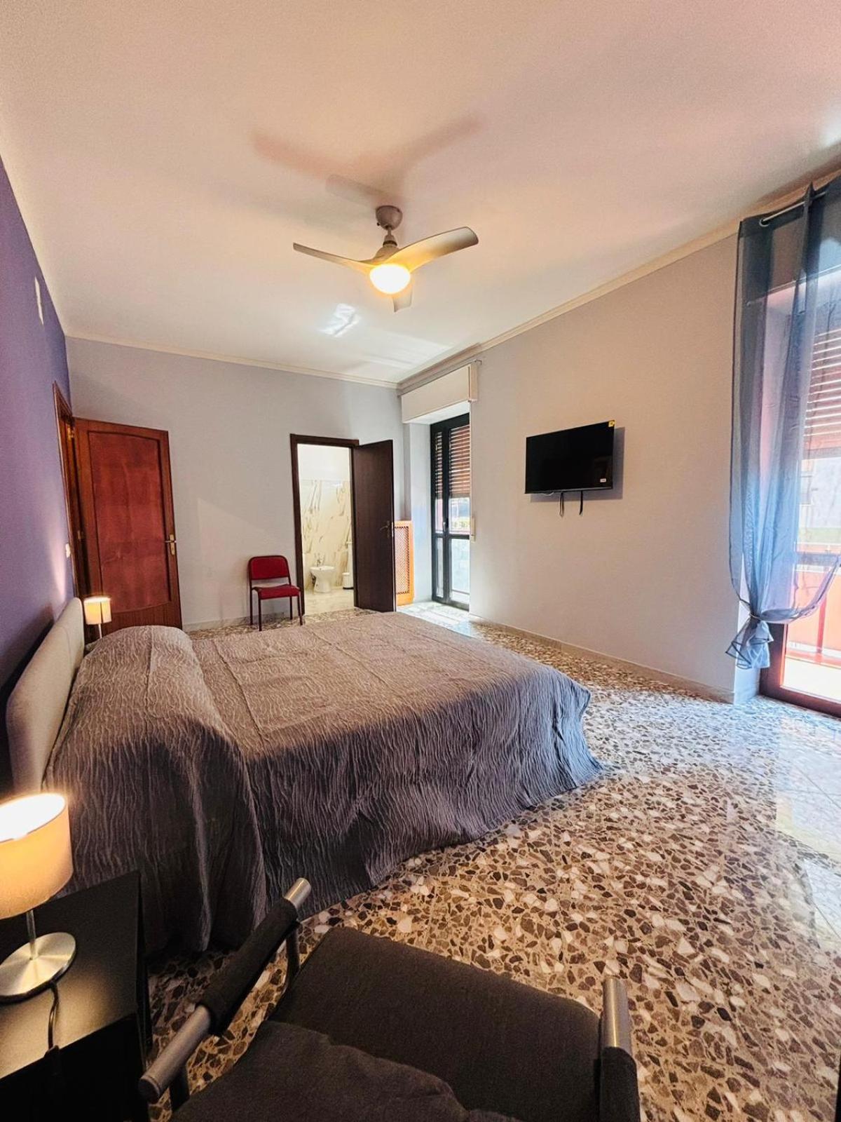 Matthias Central Rooms And Accomodation Bari Bagian luar foto