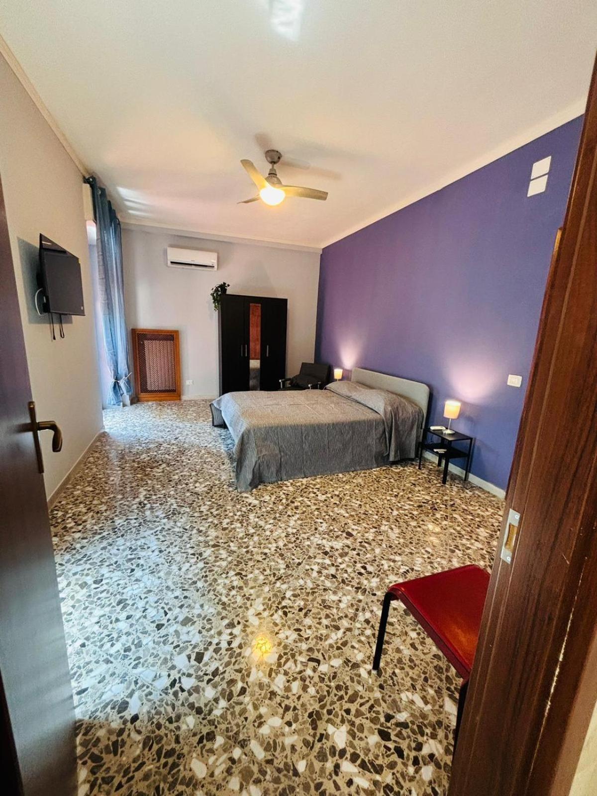 Matthias Central Rooms And Accomodation Bari Bagian luar foto