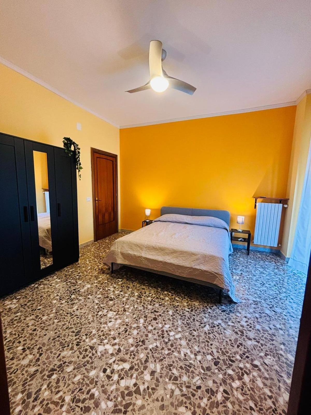 Matthias Central Rooms And Accomodation Bari Bagian luar foto