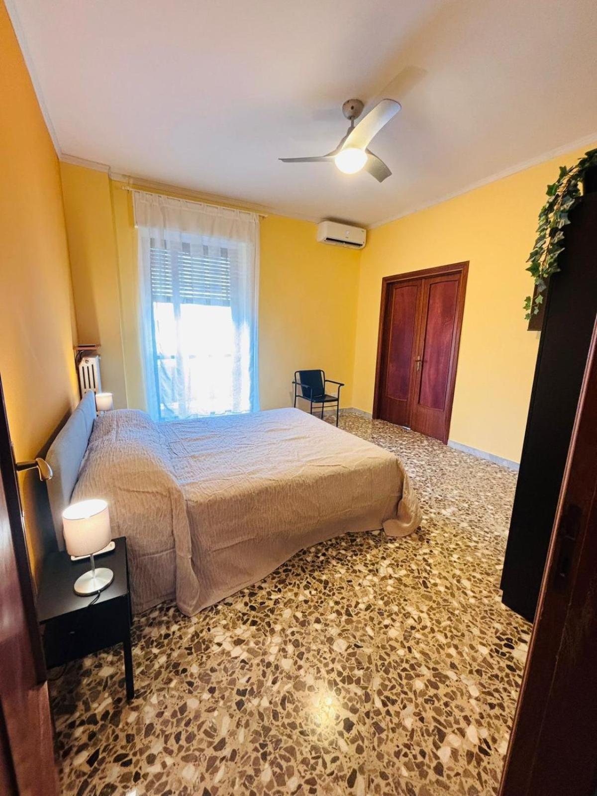 Matthias Central Rooms And Accomodation Bari Bagian luar foto