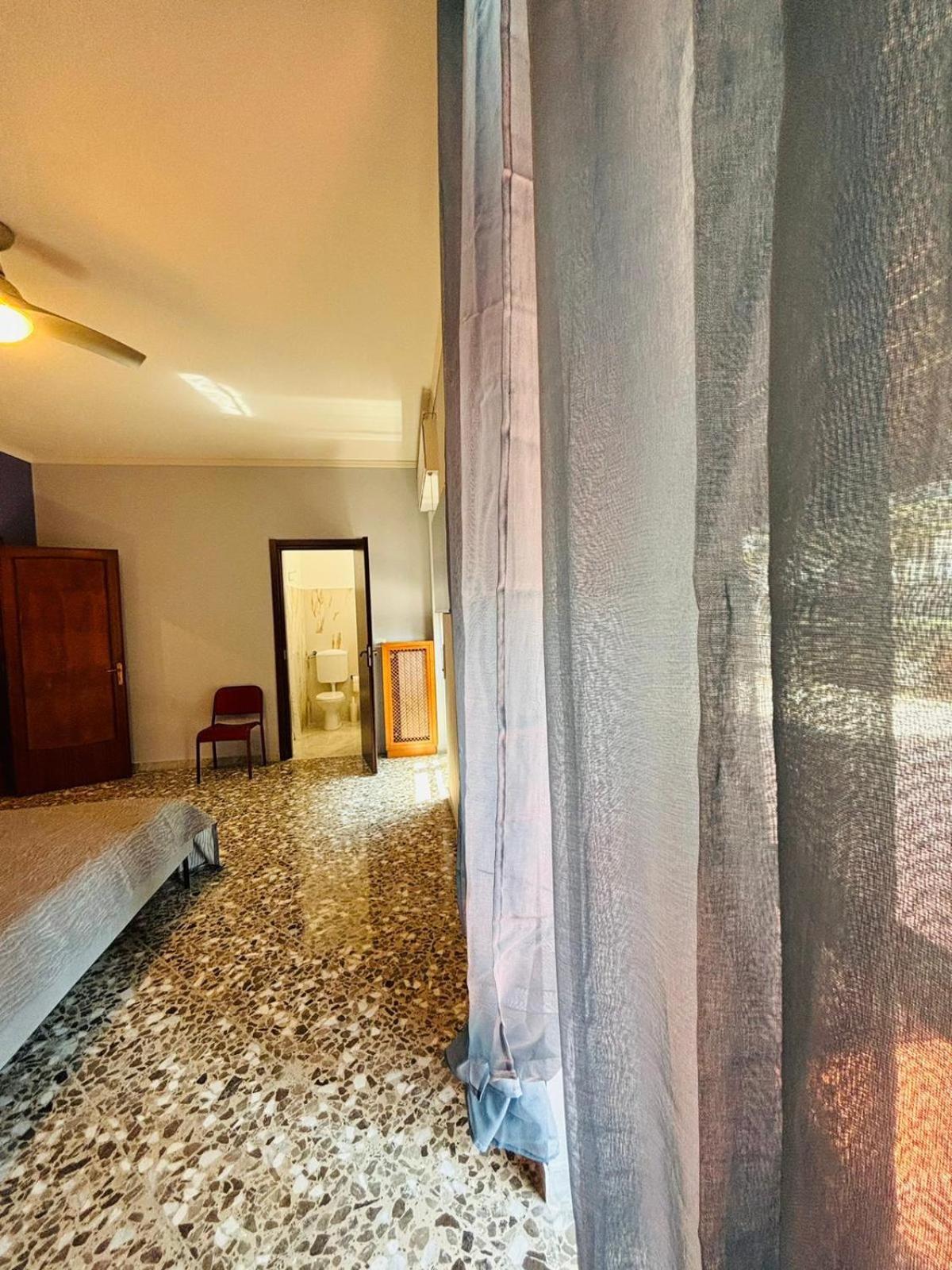Matthias Central Rooms And Accomodation Bari Bagian luar foto