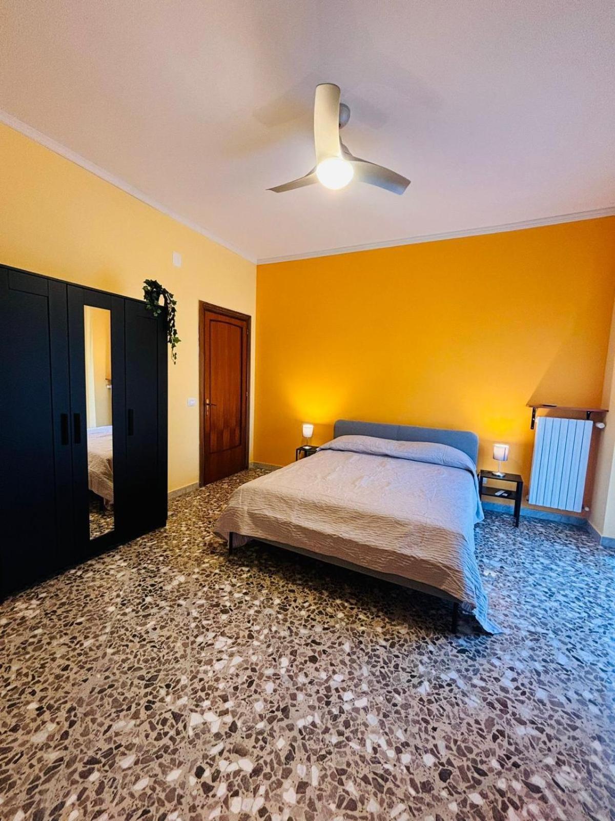 Matthias Central Rooms And Accomodation Bari Bagian luar foto