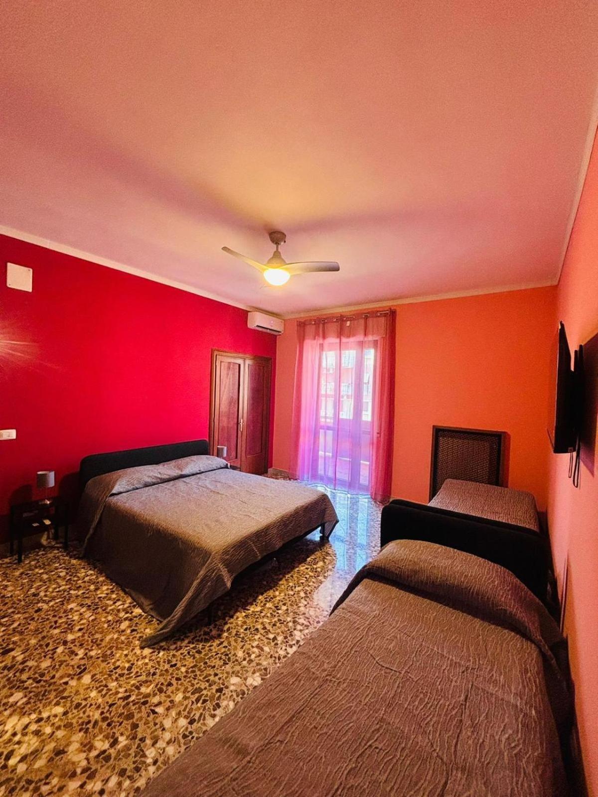 Matthias Central Rooms And Accomodation Bari Bagian luar foto