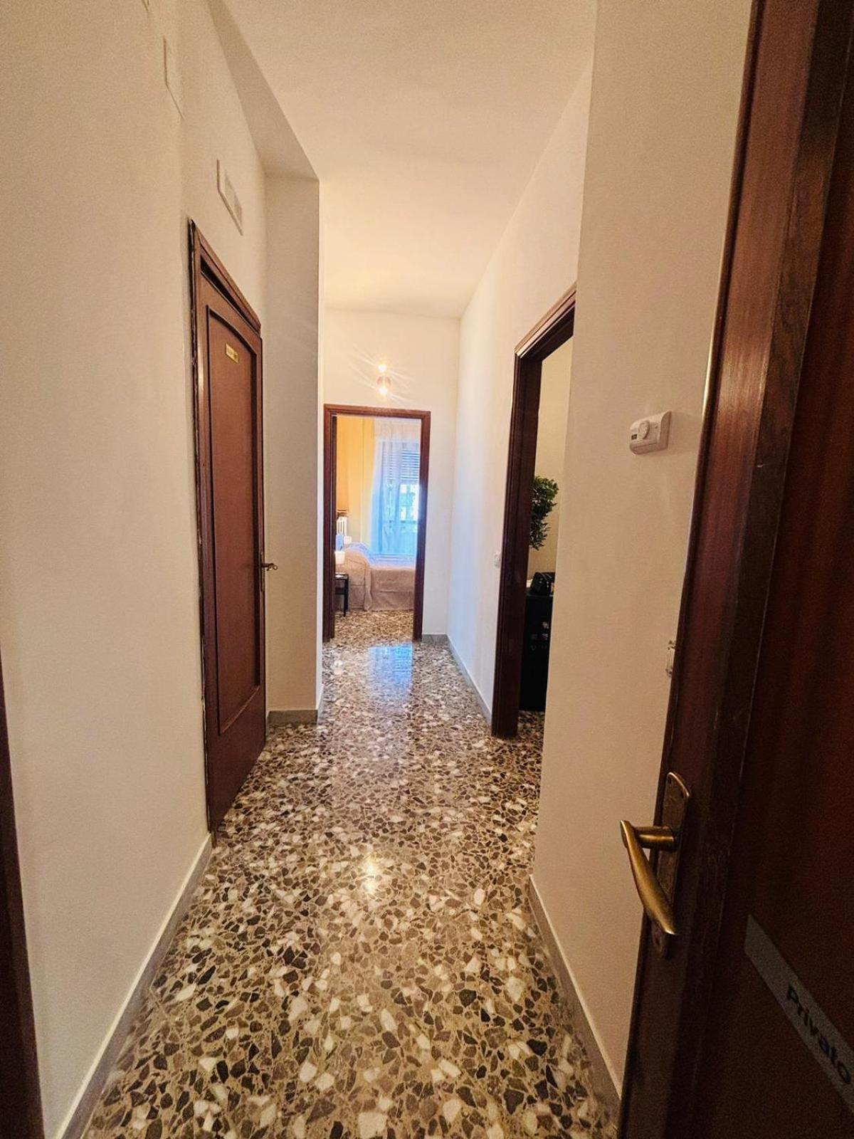 Matthias Central Rooms And Accomodation Bari Bagian luar foto