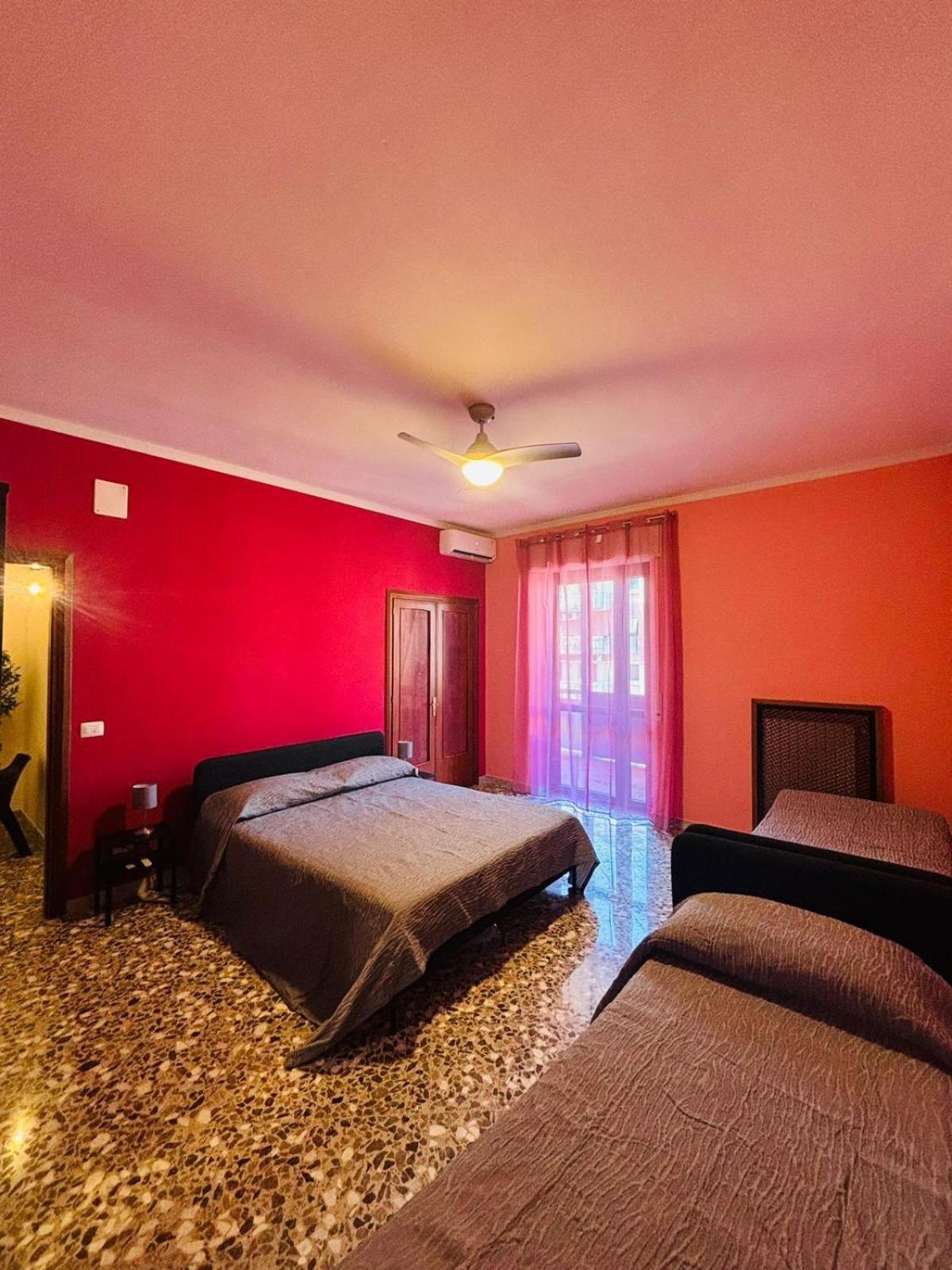 Matthias Central Rooms And Accomodation Bari Bagian luar foto